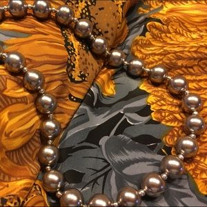 ✨Gorgeous Tesoro Collection Pewter Bead Necklace